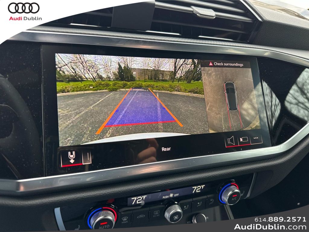Vehicle image 21 of 35