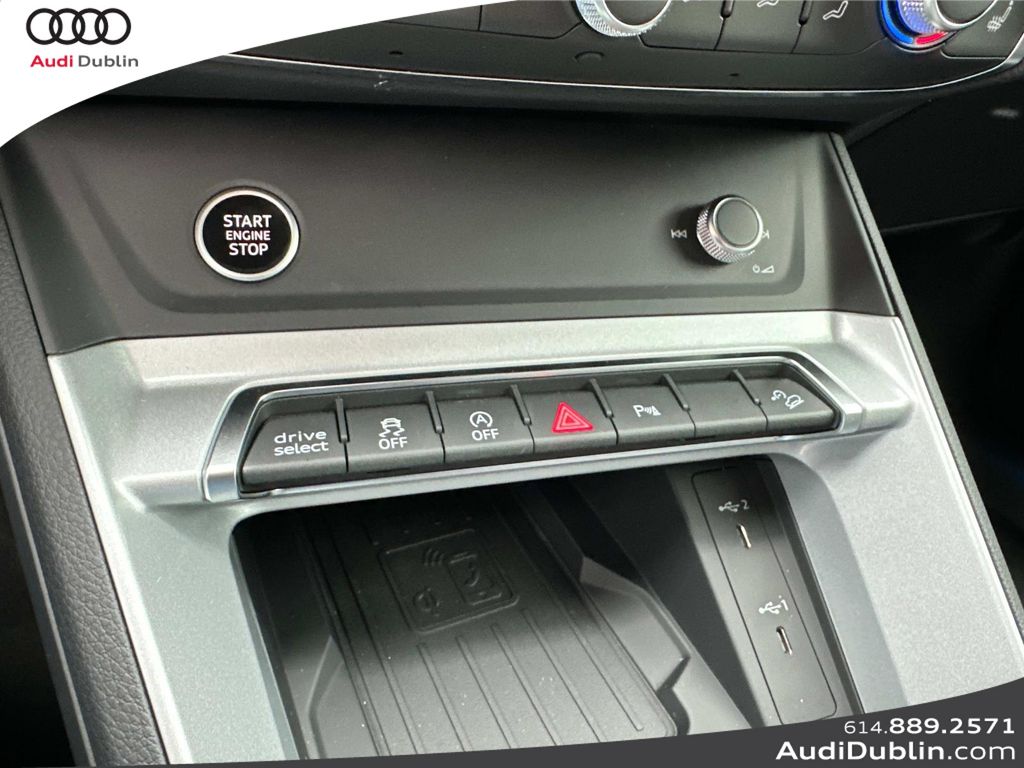 Vehicle image 25 of 35