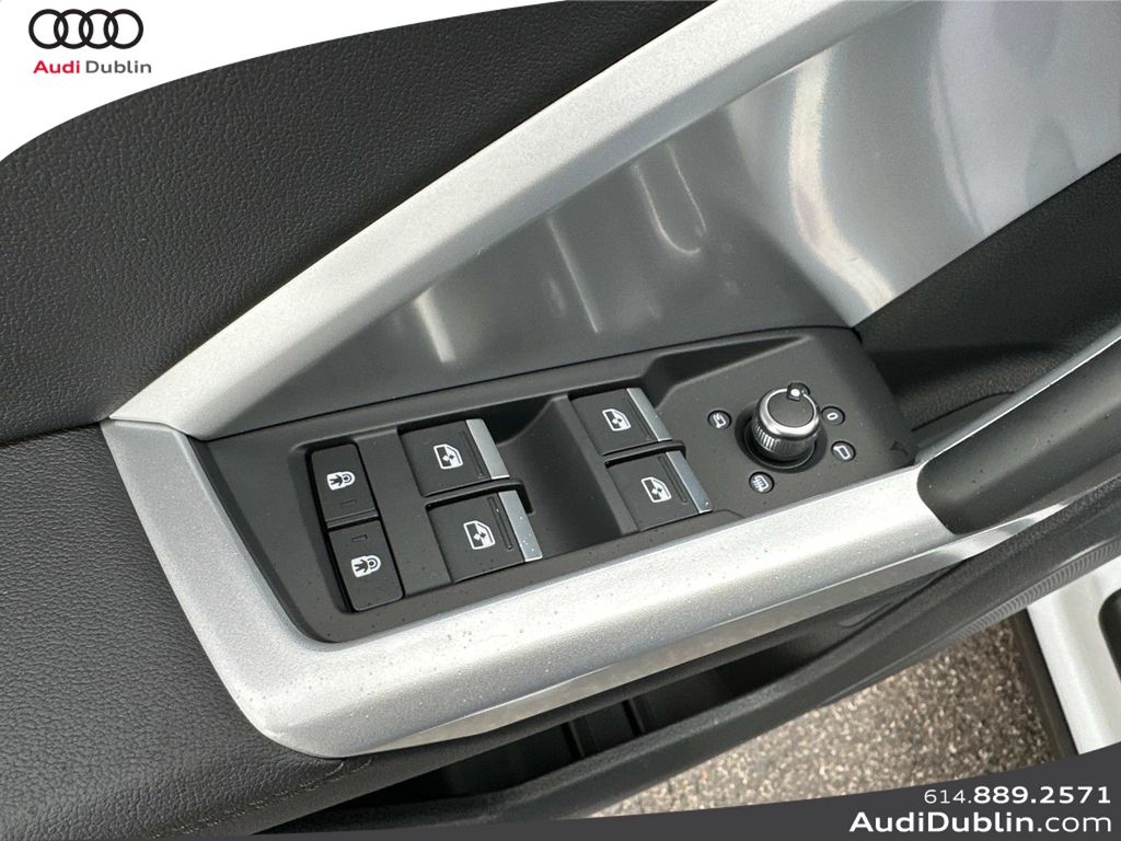 Vehicle image 13 of 35