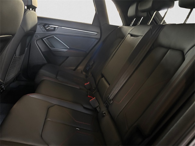 Vehicle image 13 of 15