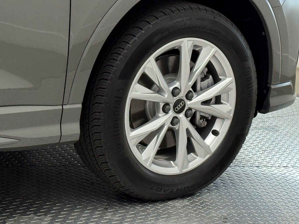 Vehicle image 14 of 48