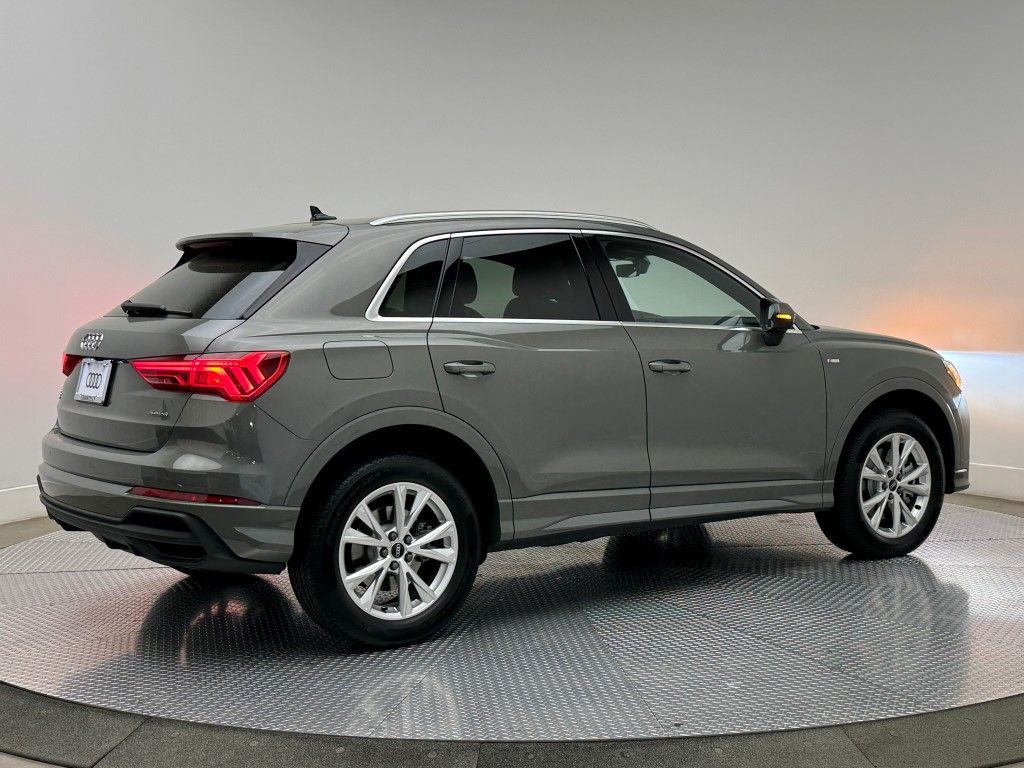 Vehicle image 11 of 48