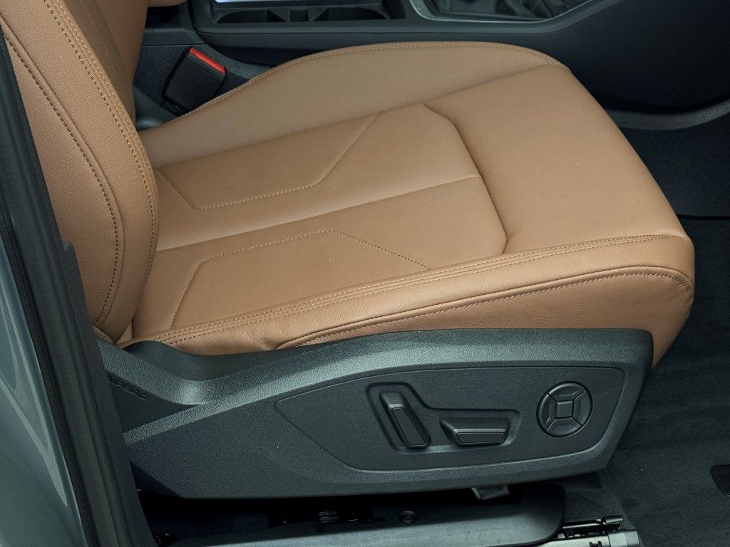 Vehicle image 19 of 48