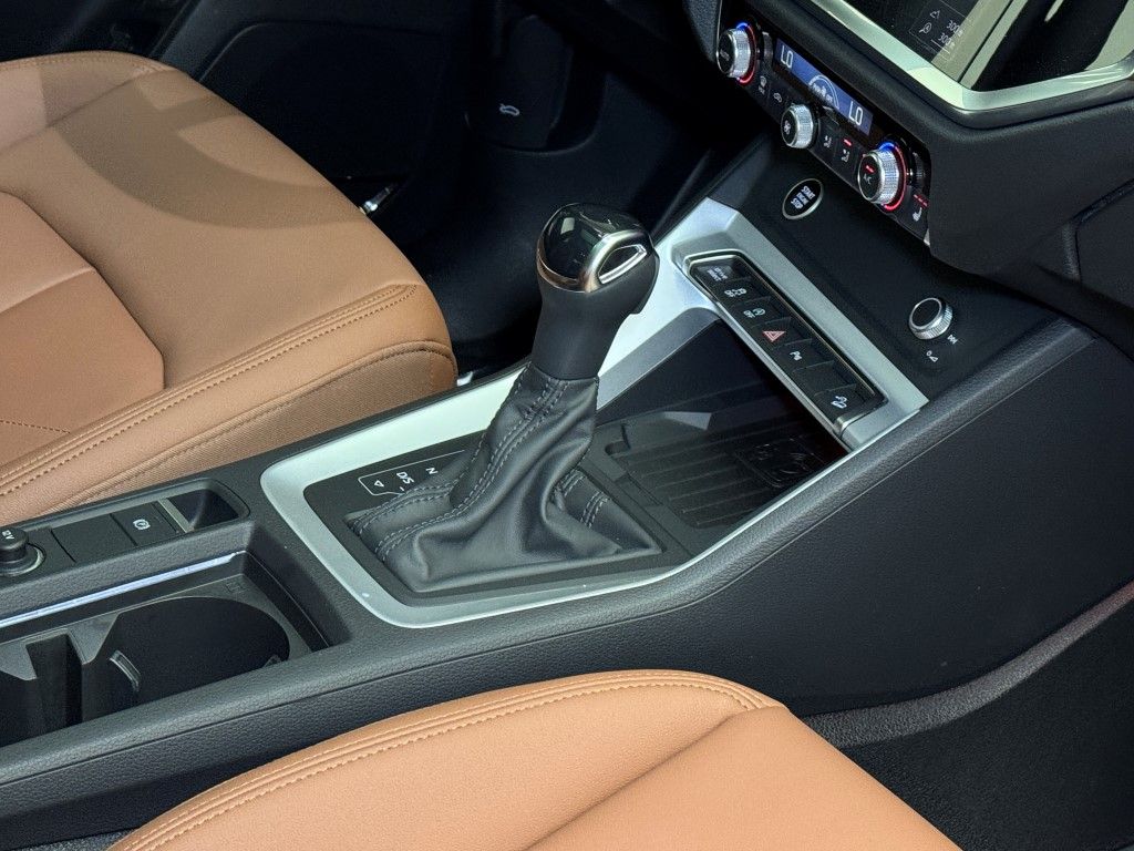 Vehicle image 18 of 48