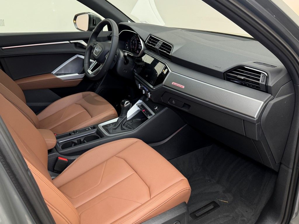 Vehicle image 16 of 48