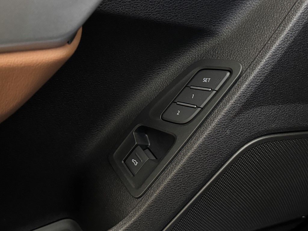 Vehicle image 44 of 48