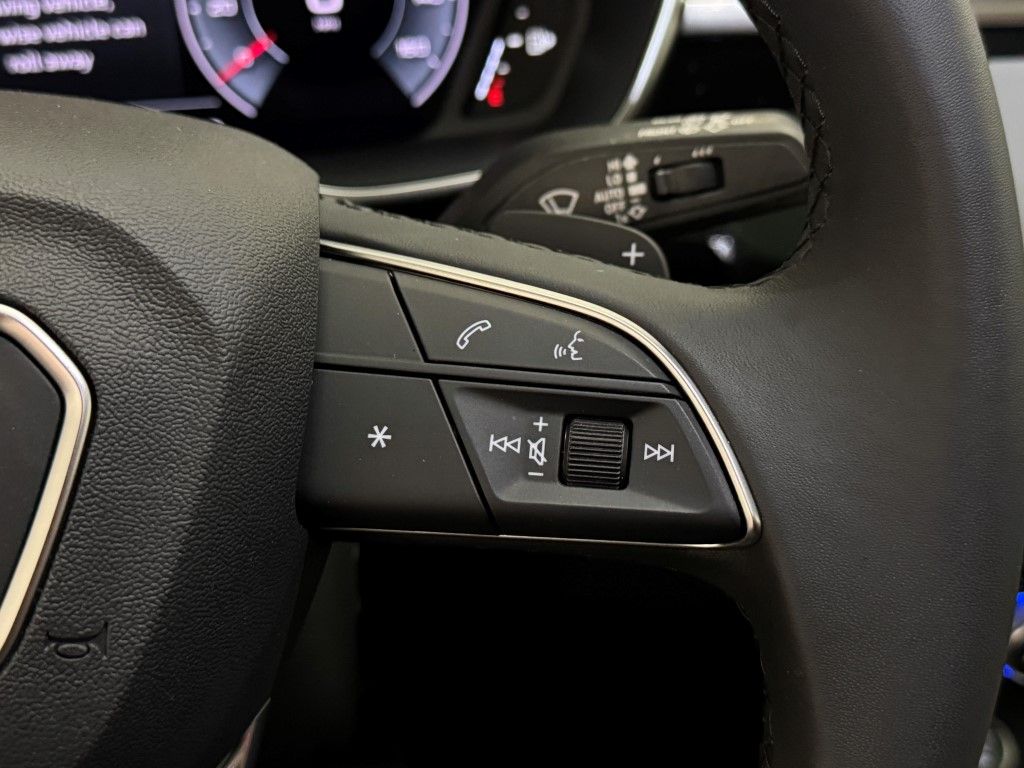 Vehicle image 40 of 48