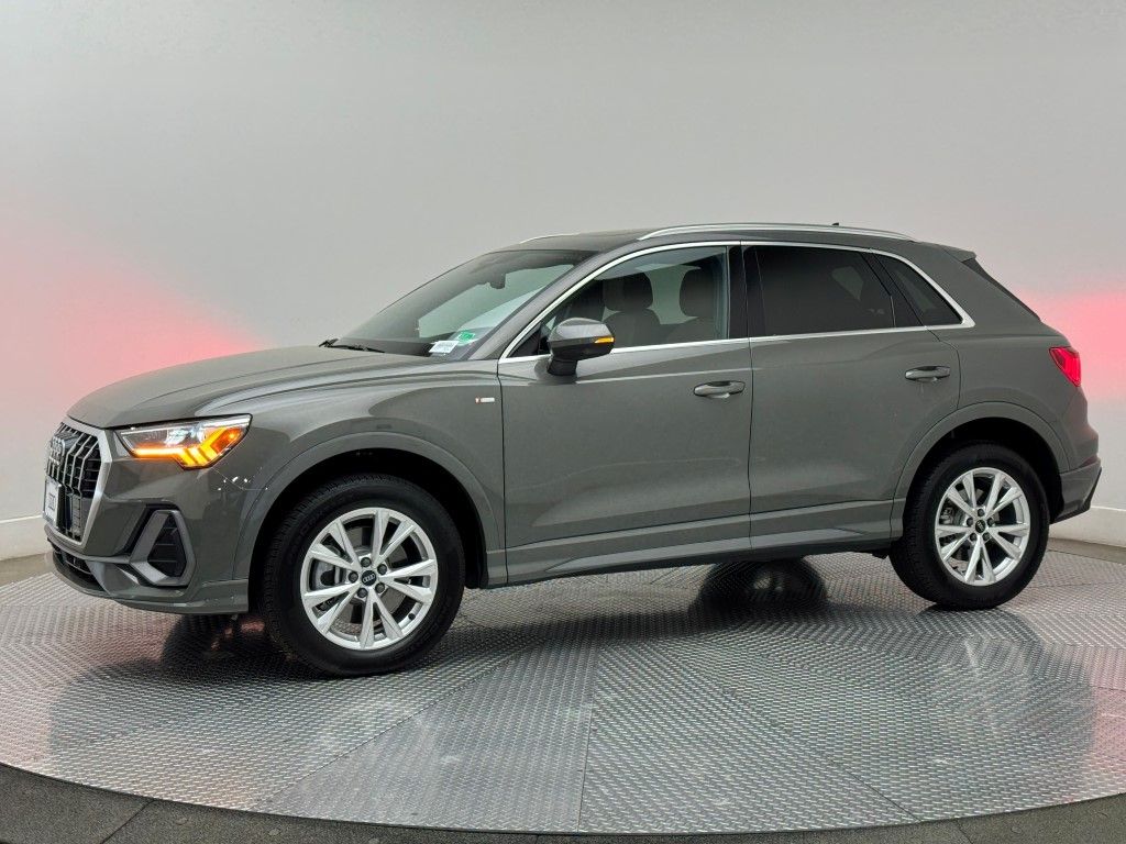 Vehicle image 8 of 48