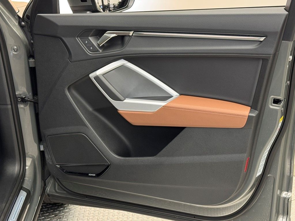Vehicle image 20 of 48