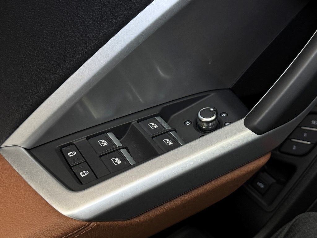 Vehicle image 43 of 48