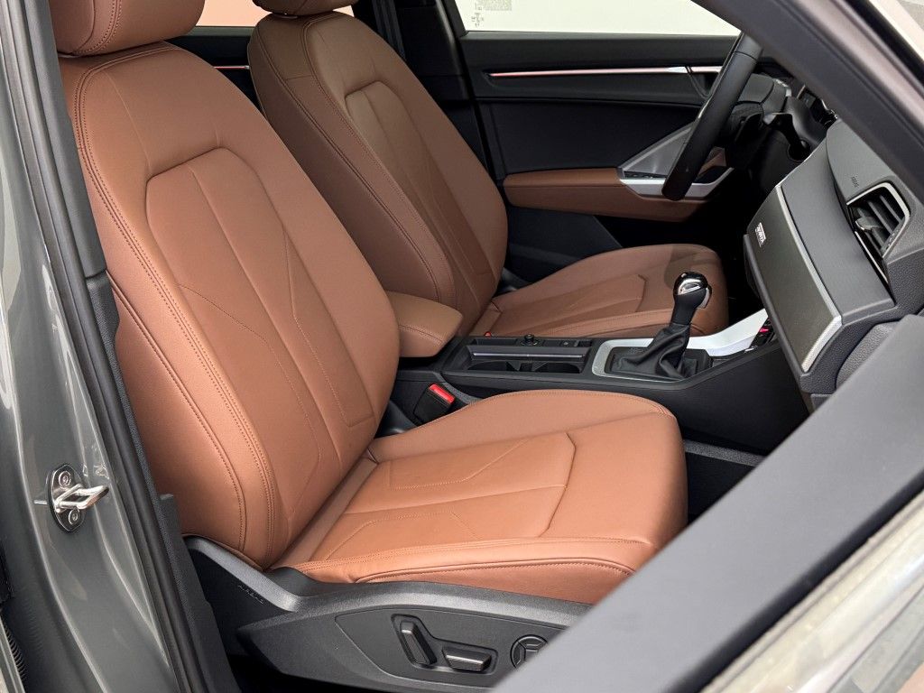 Vehicle image 21 of 48