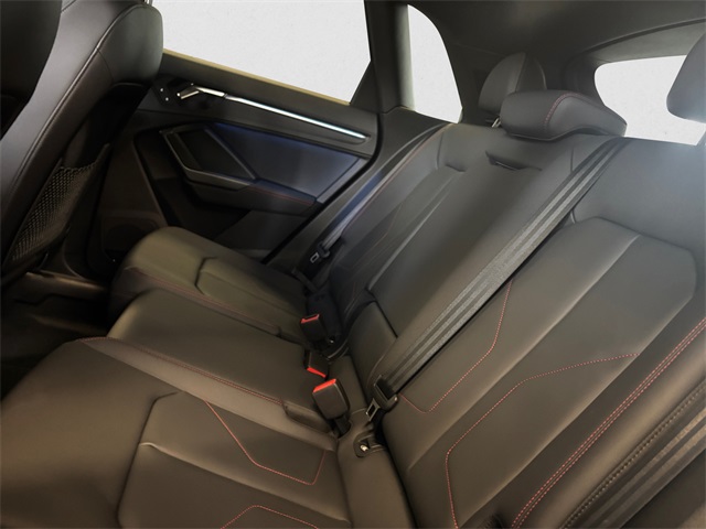 Vehicle image 10 of 15