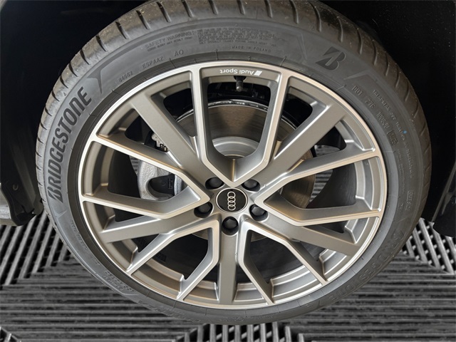 Vehicle image 9 of 15