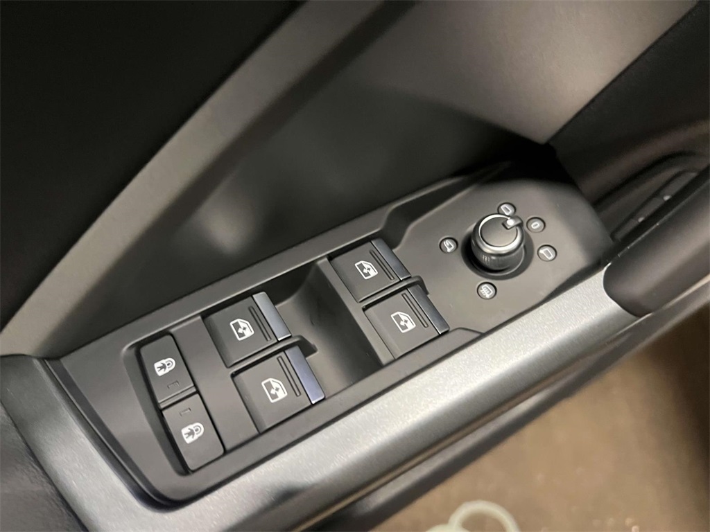 Vehicle image 20 of 31