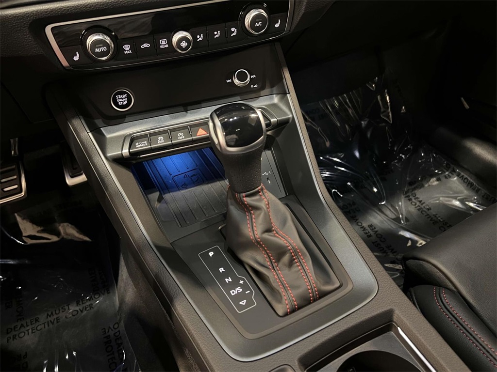 Vehicle image 15 of 31