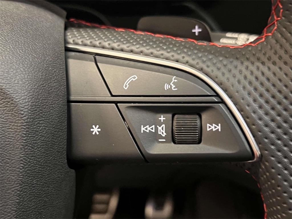 Vehicle image 21 of 31