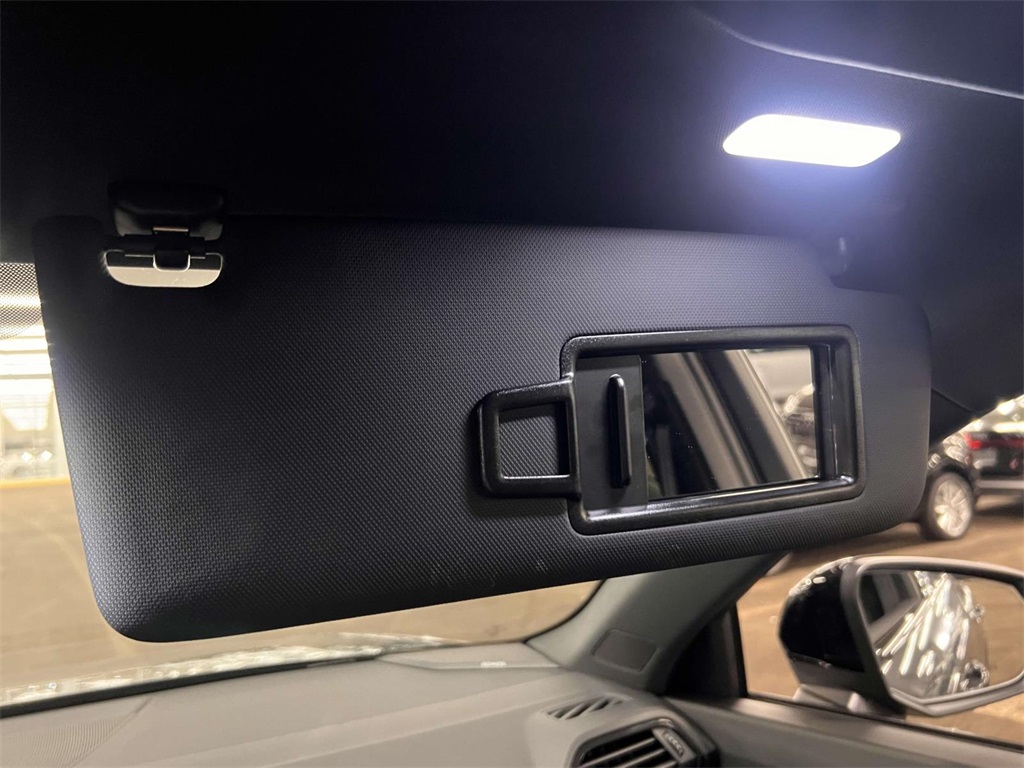 Vehicle image 25 of 31