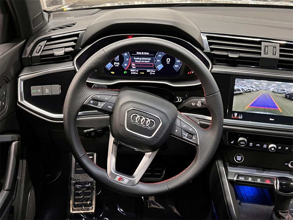 Vehicle image 26 of 31