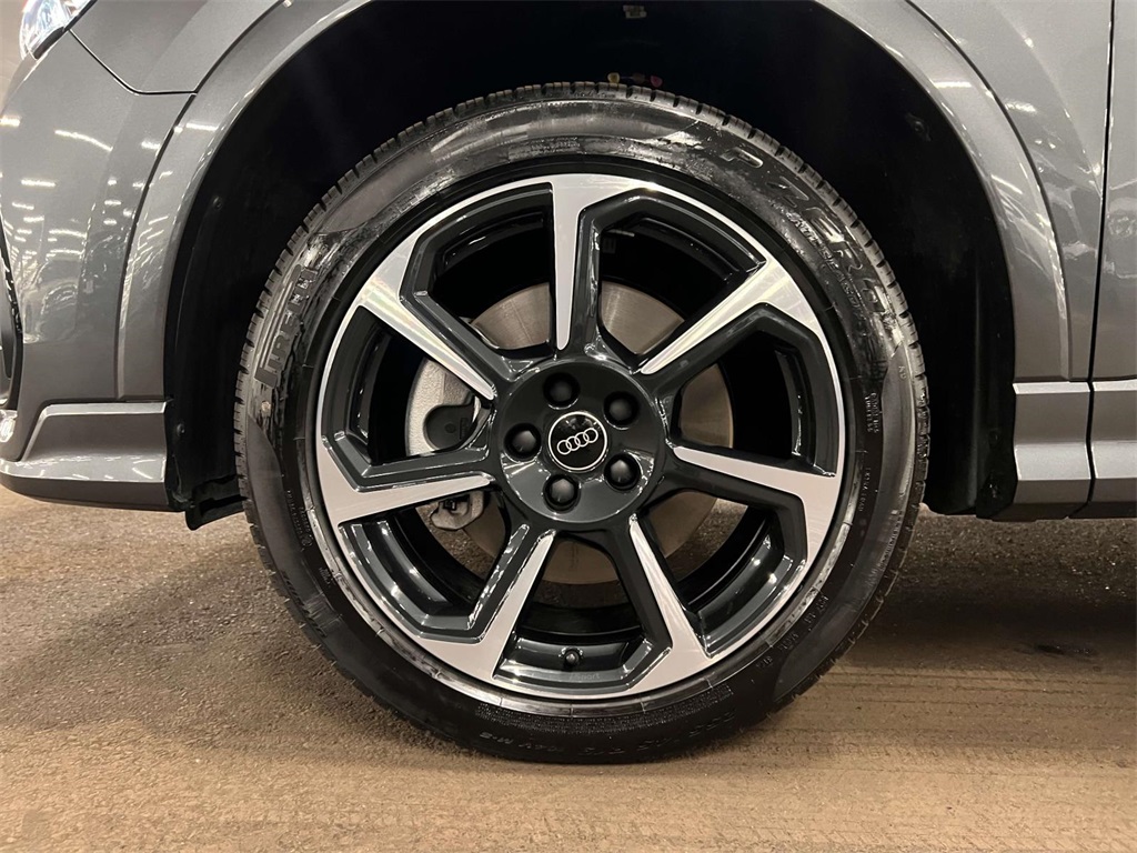 Vehicle image 9 of 31