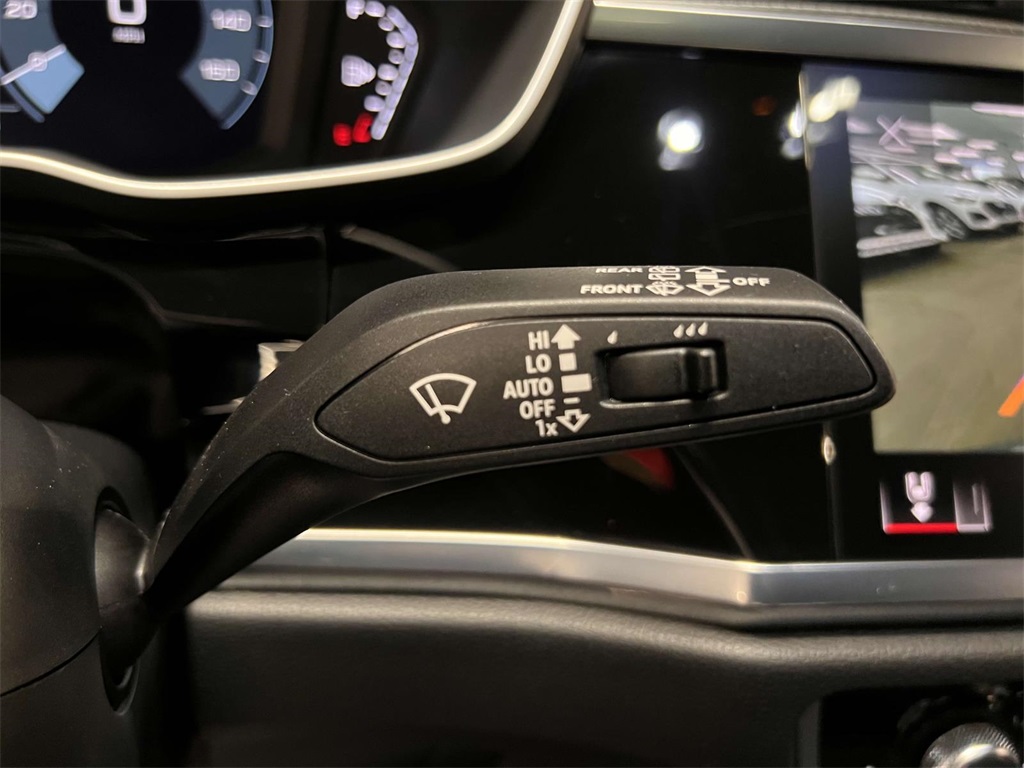 Vehicle image 12 of 31