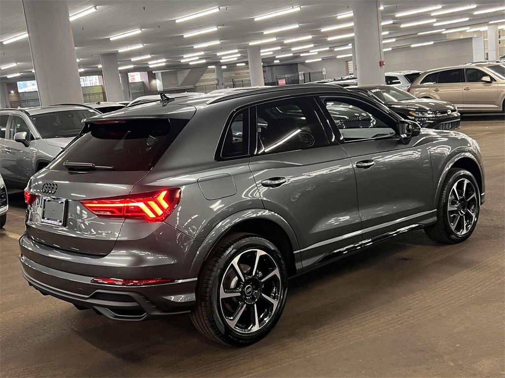 Vehicle image 5 of 31