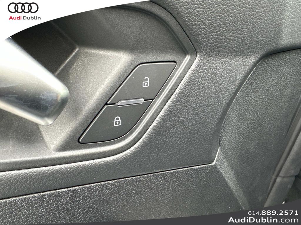 Vehicle image 14 of 35