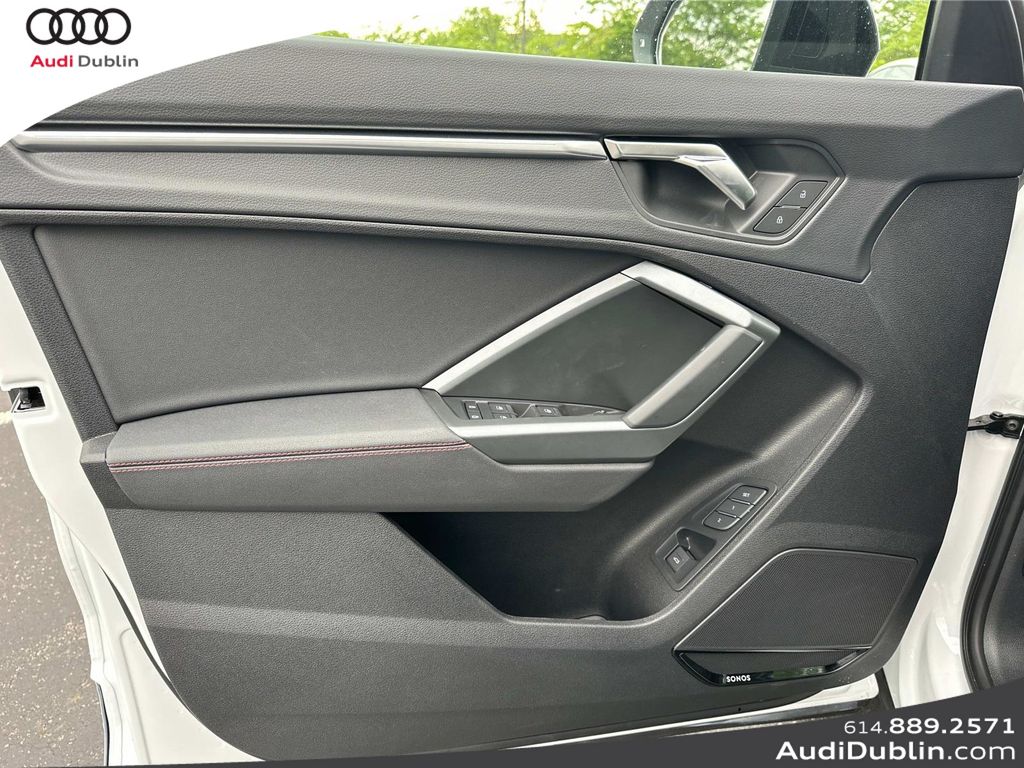 Vehicle image 11 of 35