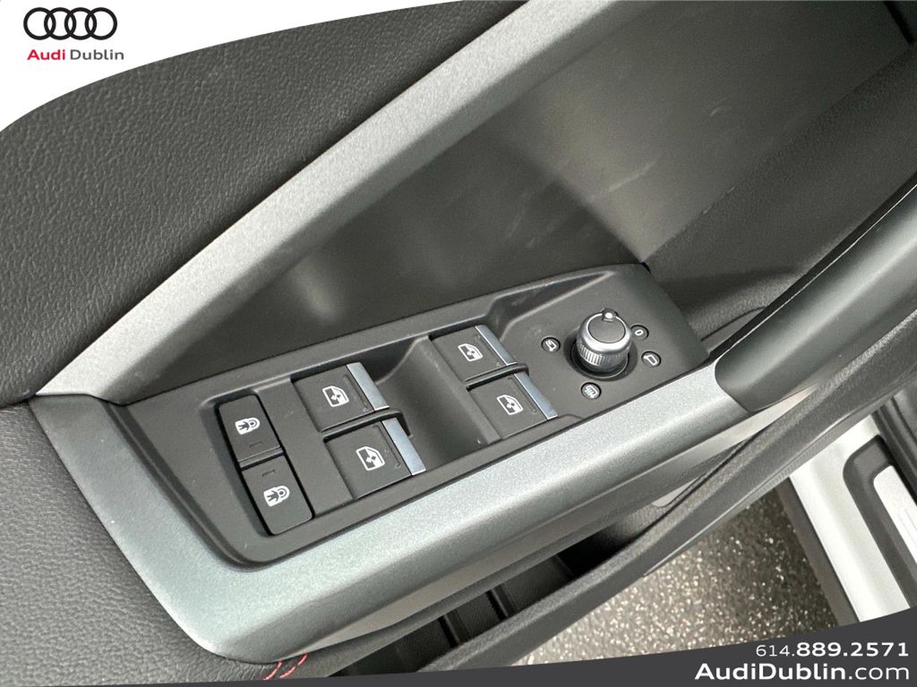 Vehicle image 13 of 35