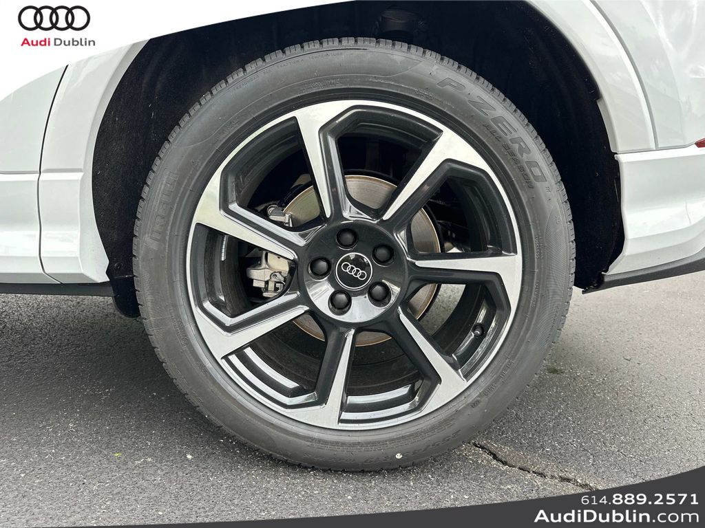 Vehicle image 10 of 35