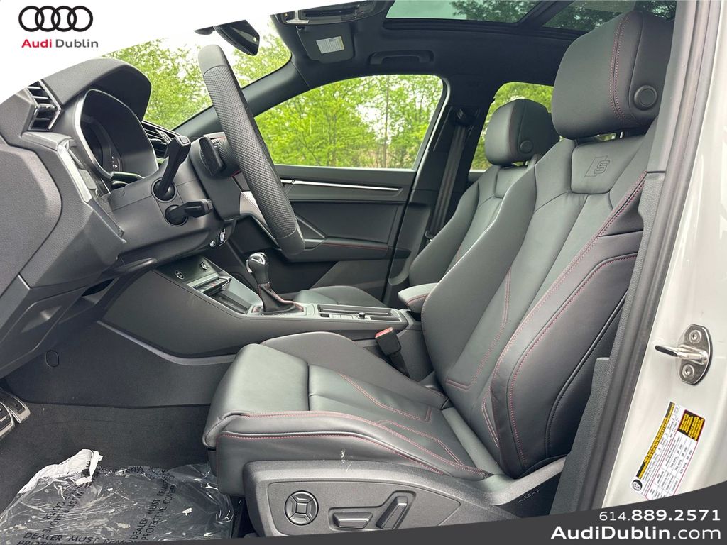 Vehicle image 28 of 35
