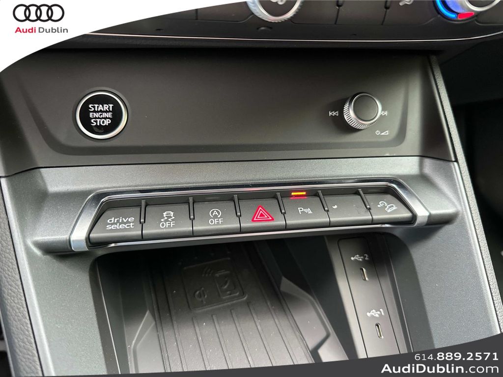 Vehicle image 25 of 35