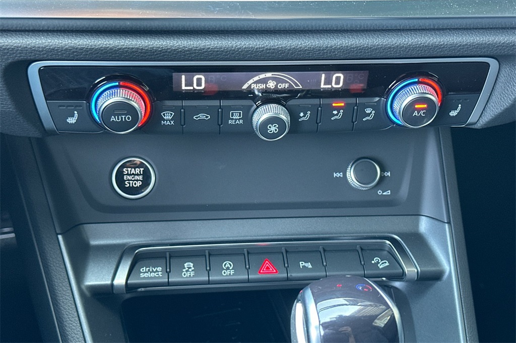 Vehicle image 18 of 23