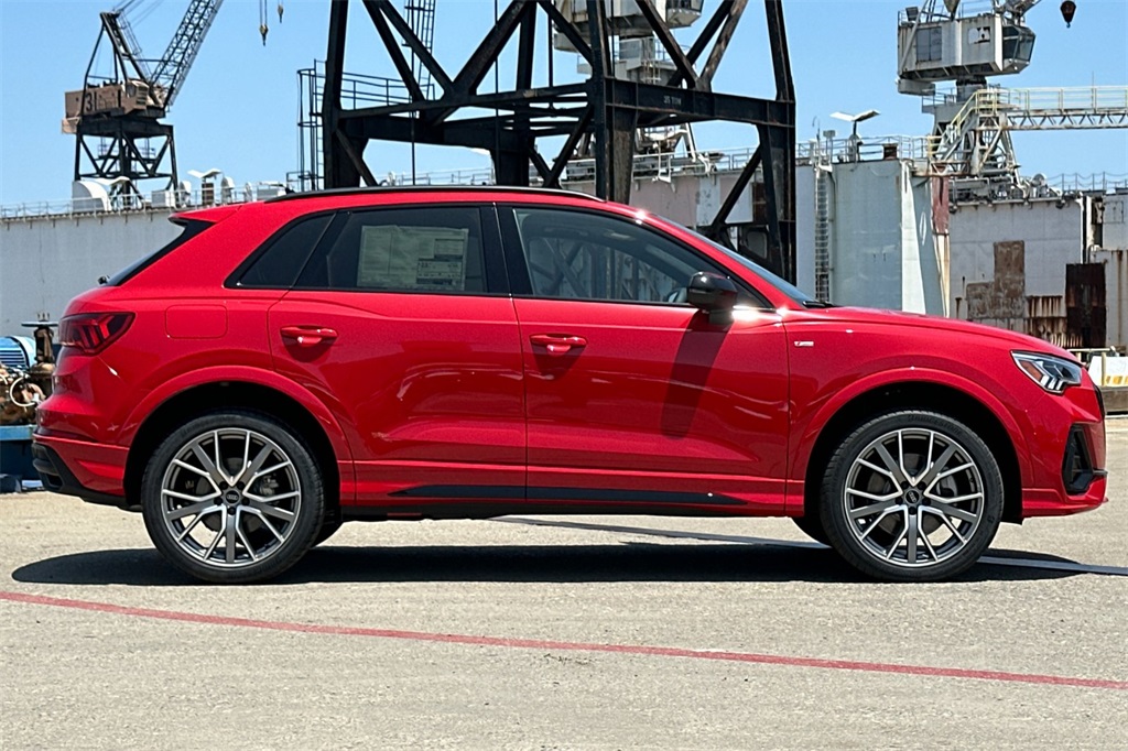 Vehicle image 4 of 23