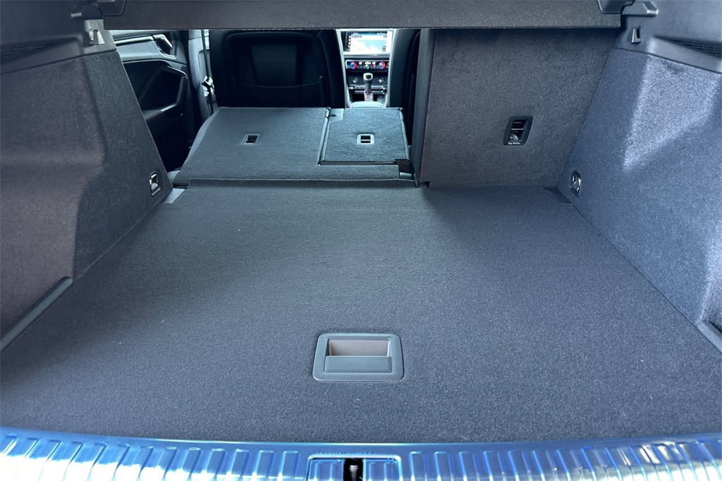 Vehicle image 12 of 23