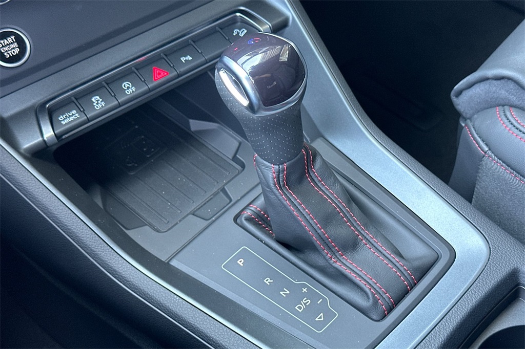 Vehicle image 19 of 23