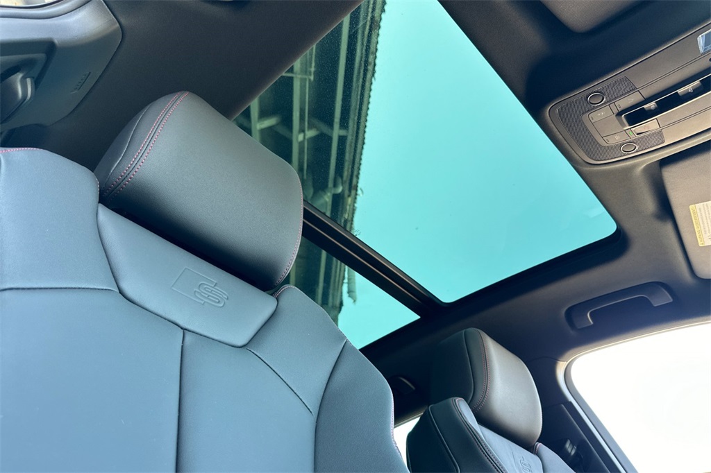 Vehicle image 14 of 23