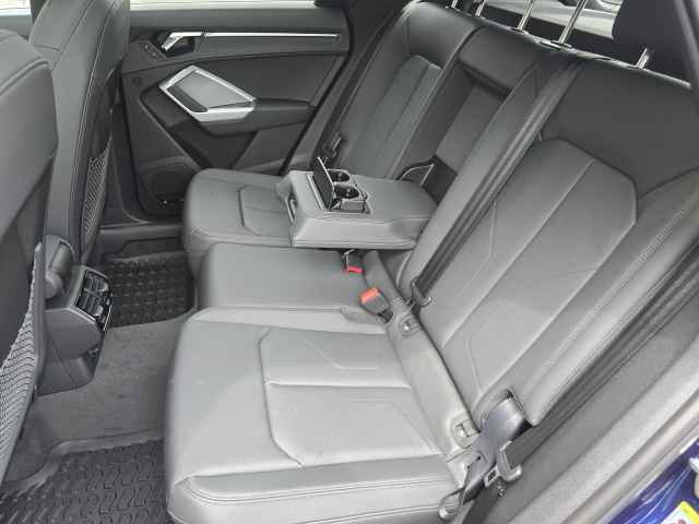 Vehicle image 33 of 42