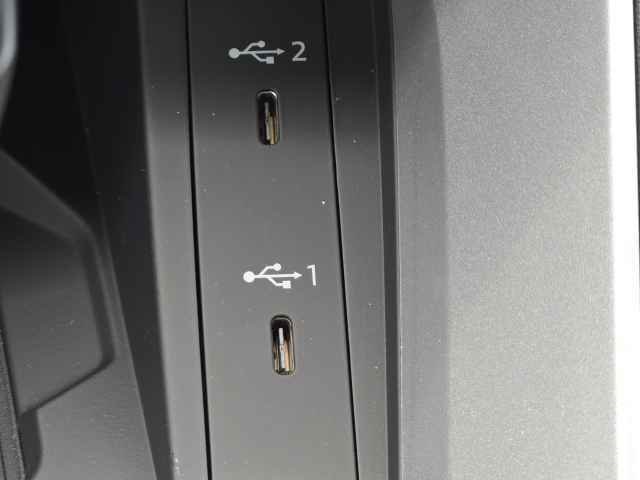 Vehicle image 17 of 42