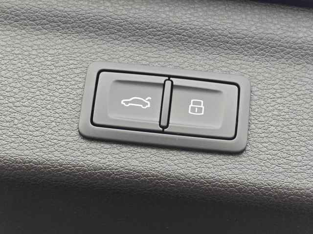 Vehicle image 25 of 42