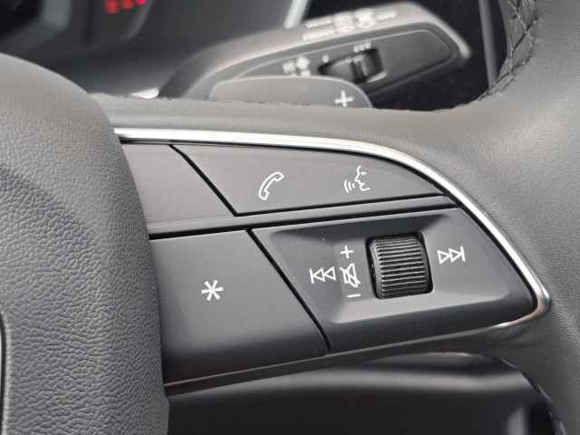 Vehicle image 22 of 42