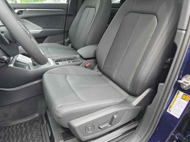 Vehicle image 37 of 42