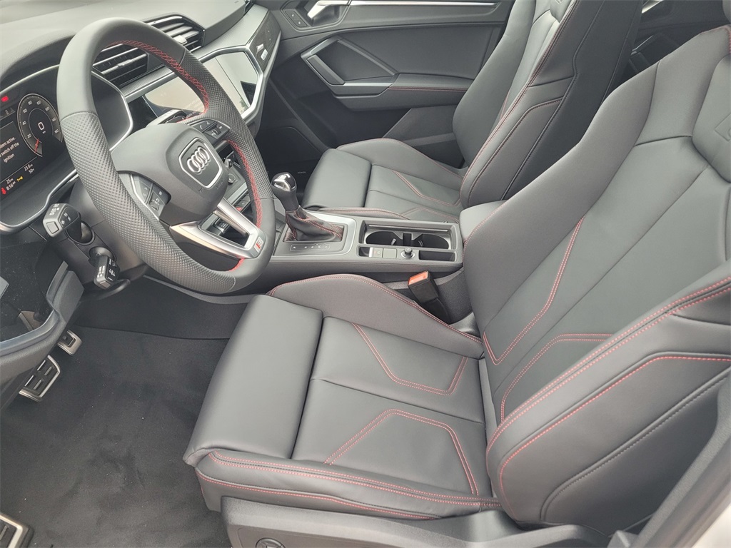 Vehicle image 11 of 14