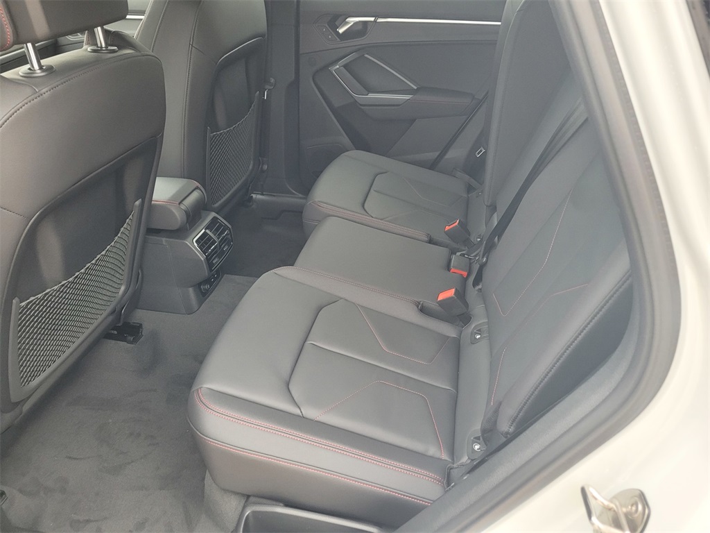 Vehicle image 7 of 14