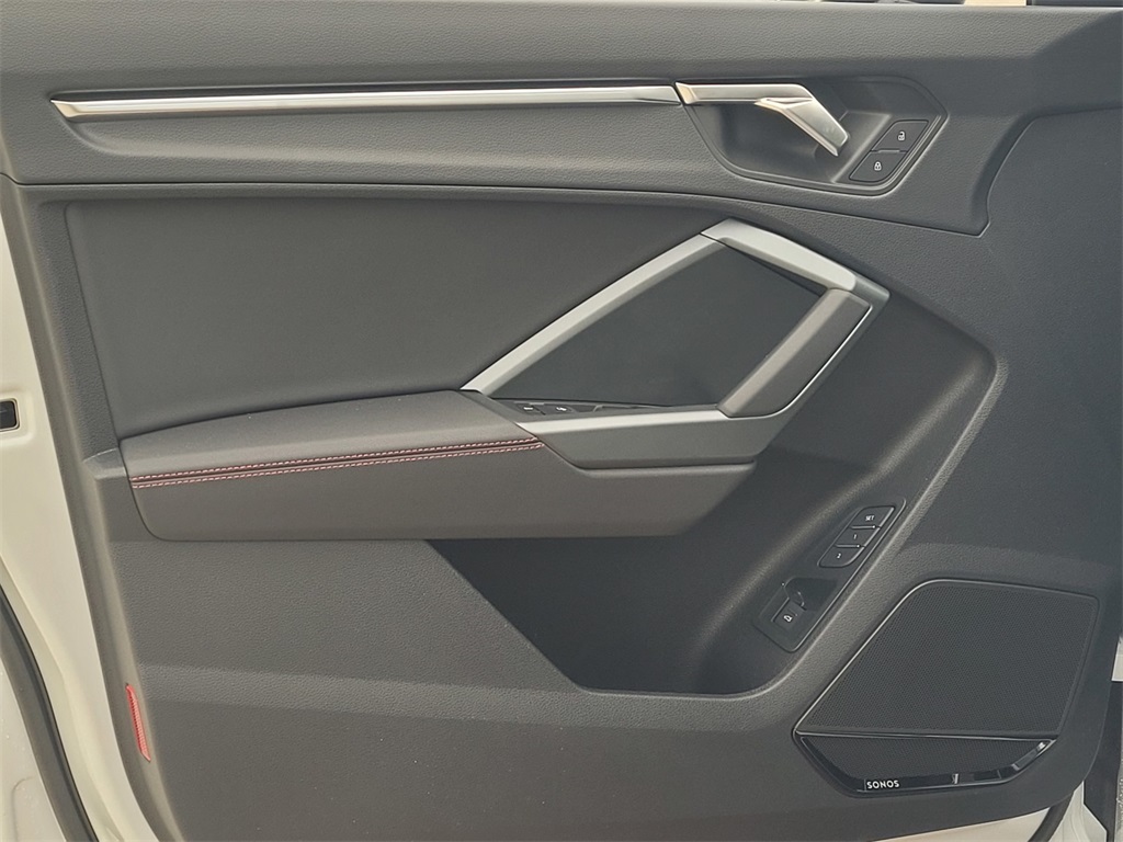 Vehicle image 9 of 14