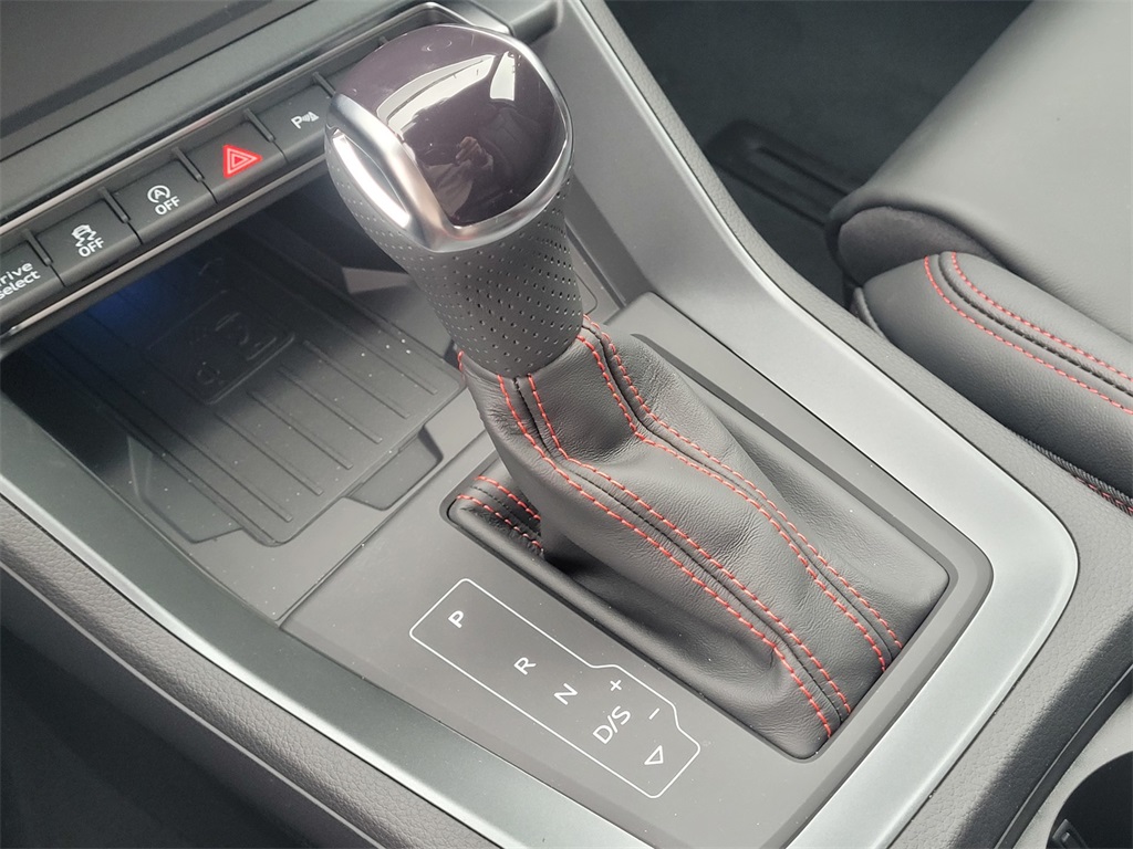 Vehicle image 13 of 14