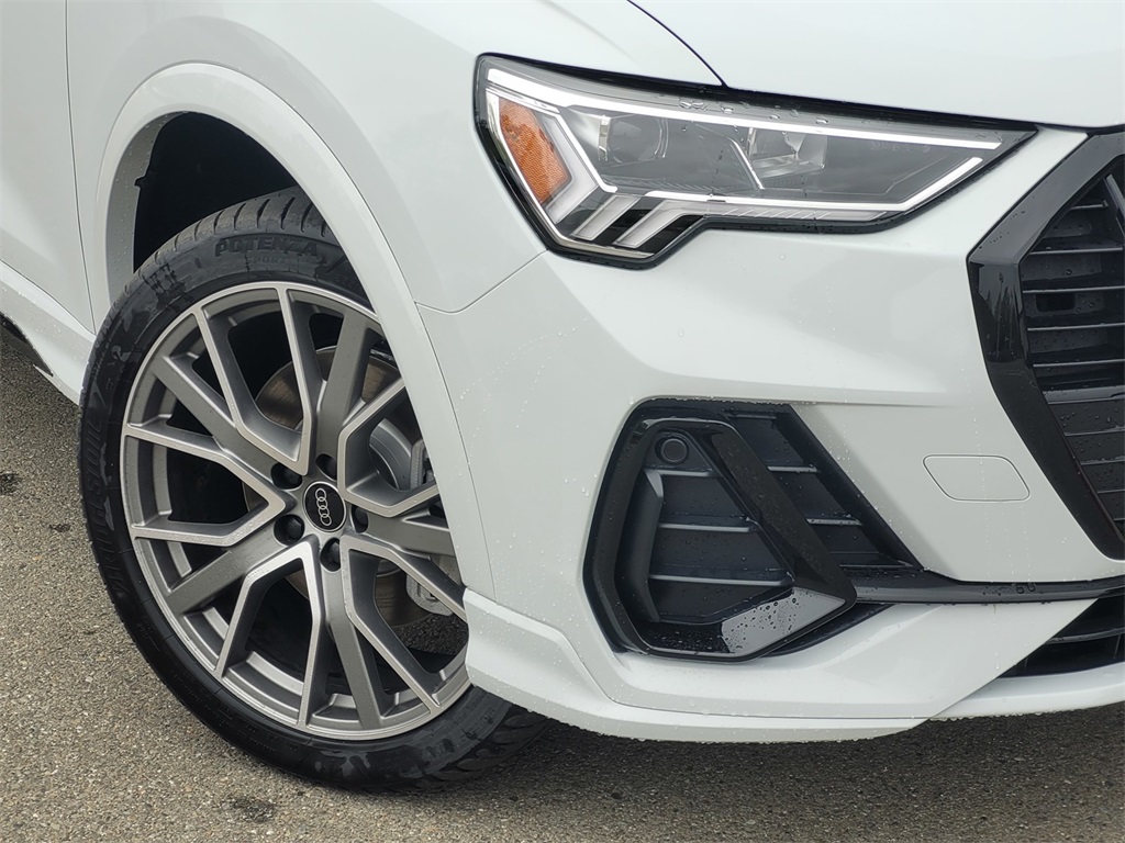 Vehicle image 6 of 14