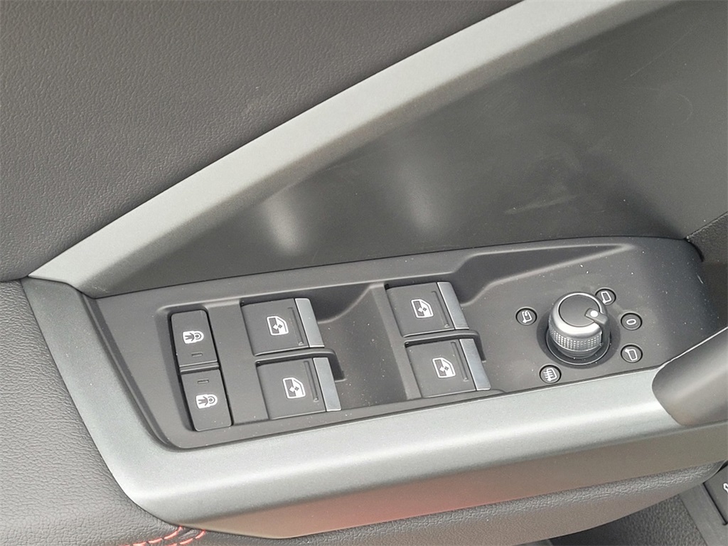 Vehicle image 10 of 14