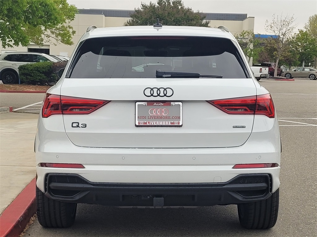 Vehicle image 5 of 14