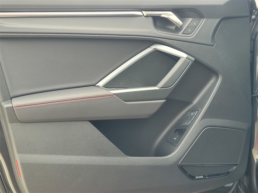 Vehicle image 10 of 15