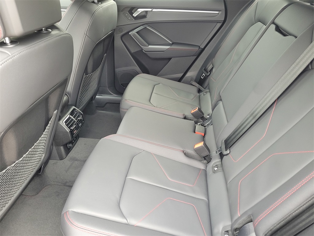 Vehicle image 7 of 15